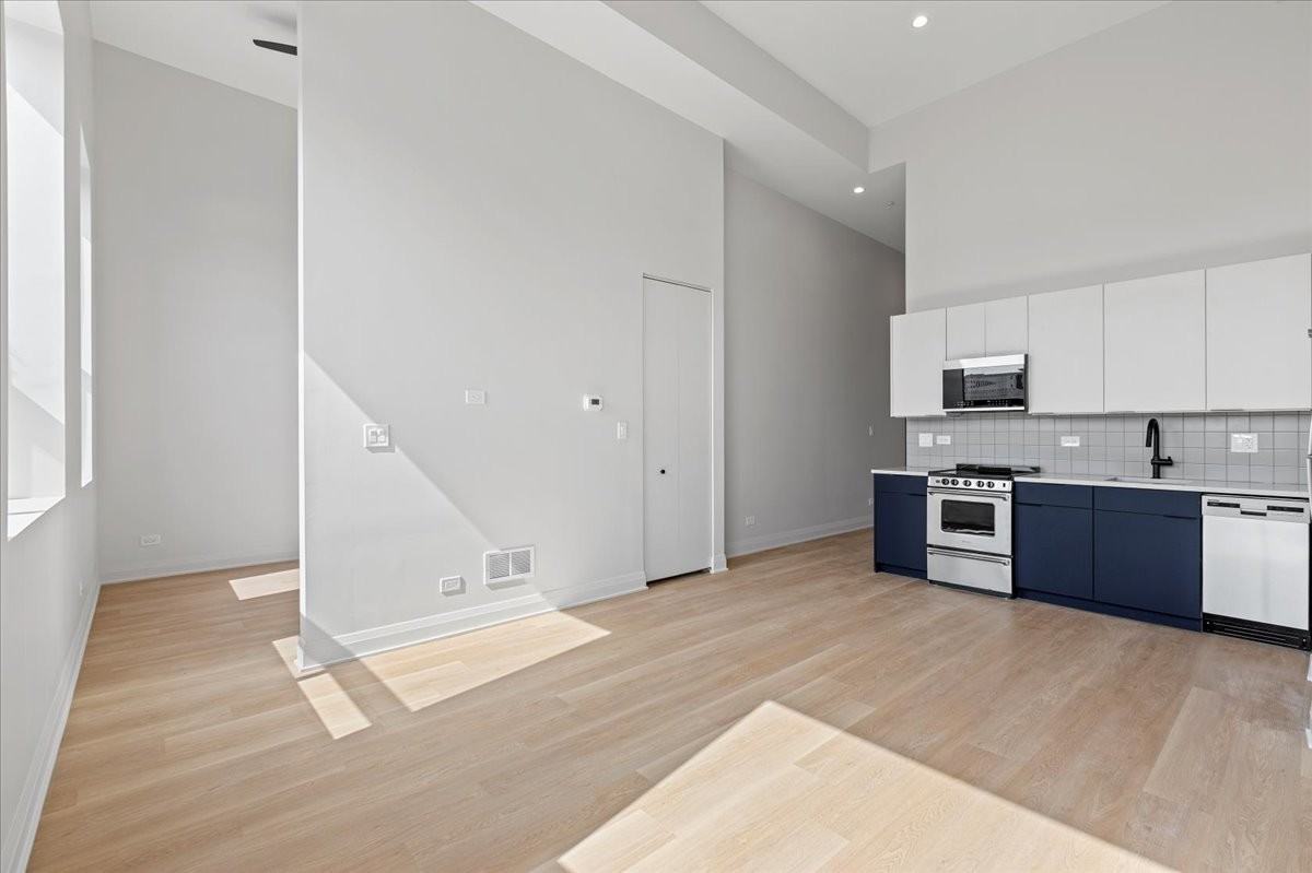1934 W North Ave #201 - Photo 6 of 14