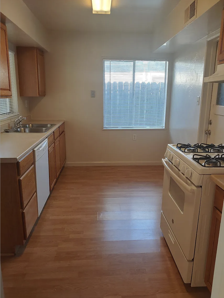 1722 Polk Way #NA - Photo 2 of 16