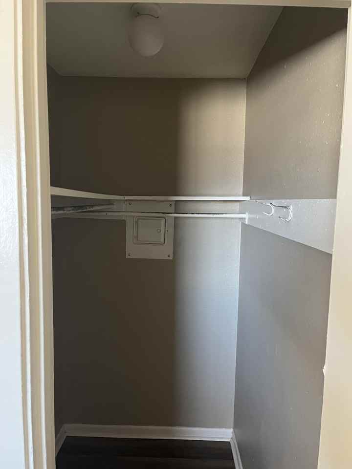 1012 Wells Circle - Photo 2 of 9