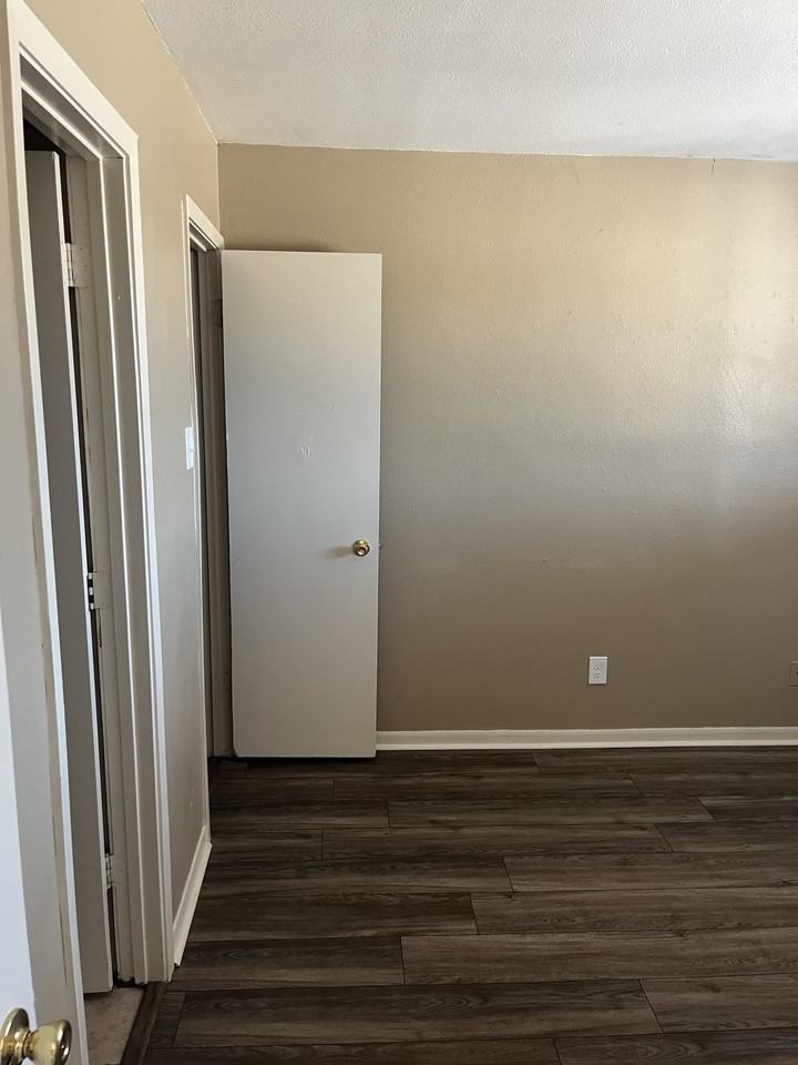 1012 Wells Circle - Photo 3 of 9