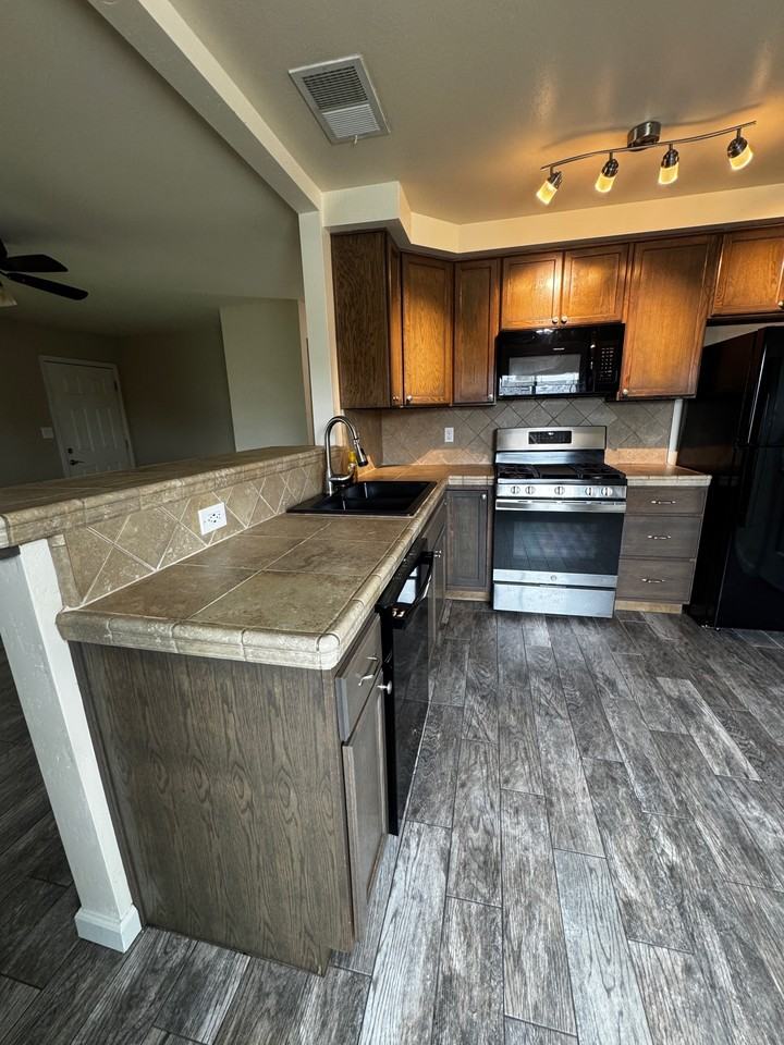 2024 Parker Place - Photo 3 of 12