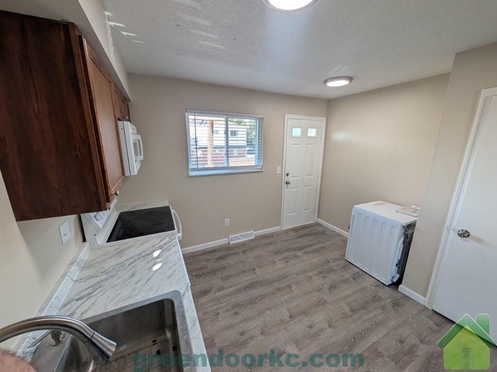 502 A-E 5th Street - Photo 4 of 10