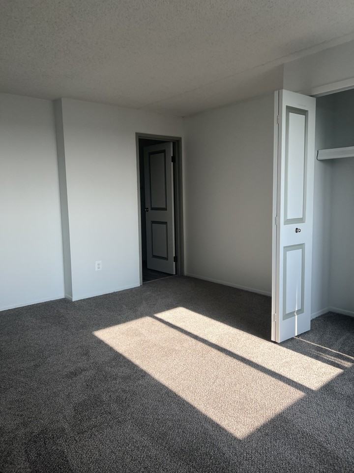 12 NORTH - Photo 3 of 36