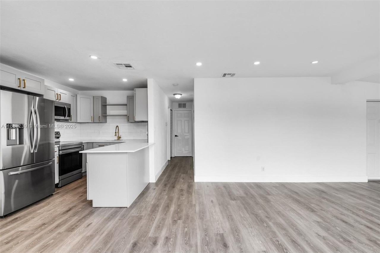 6117 Nw 9th St #NA - Photo 3 of 28