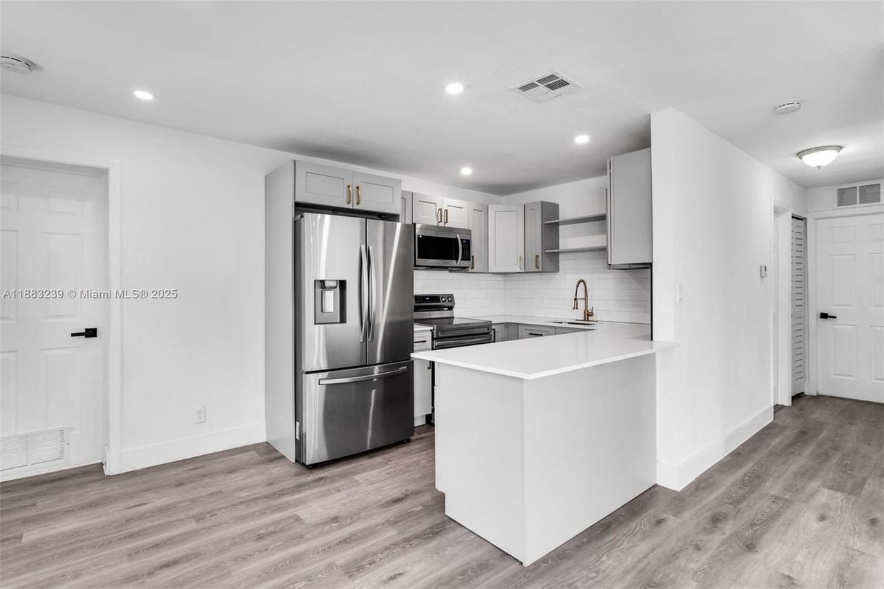 6117 Nw 9th St #NA - Photo 7 of 28