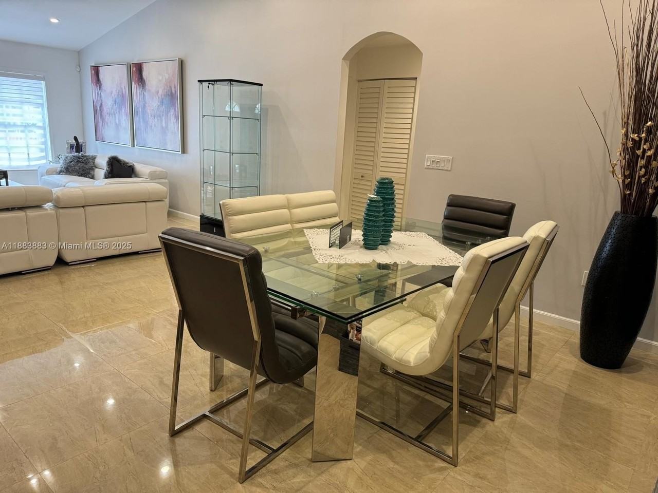 18864 Northwest 89th Court #18864 - Photo 5 of 25