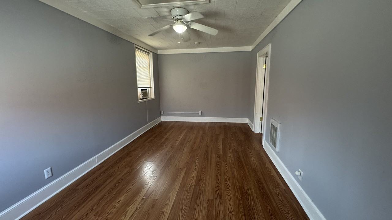 Beaumont Manor - Photo 6 of 10