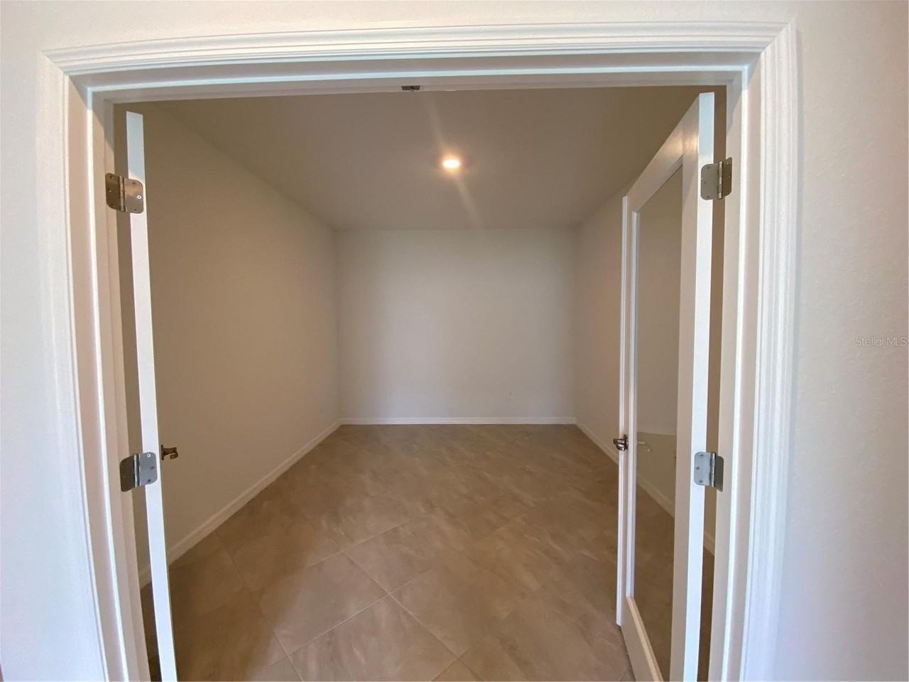 2607 Avolet Ct - Photo 7 of 47