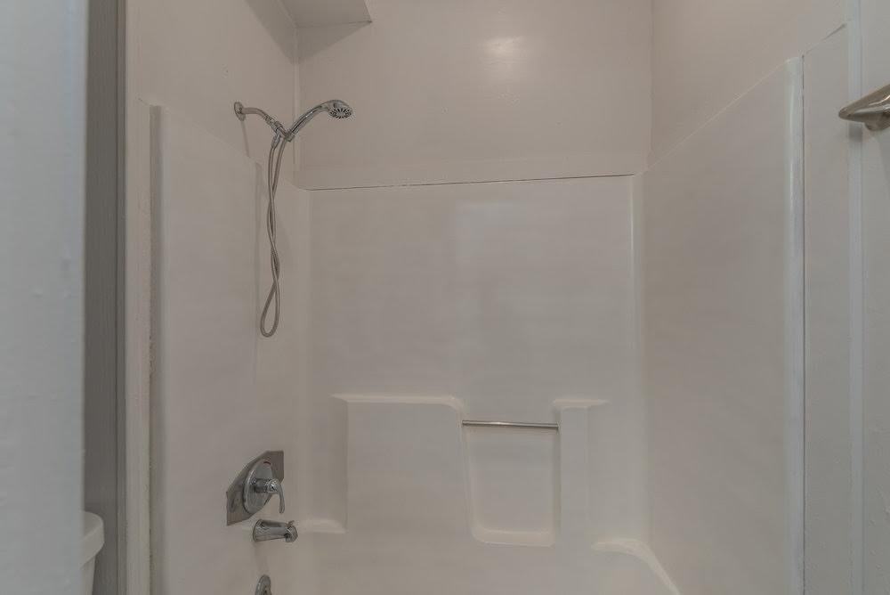 1400 Maple St - Photo 3 of 18