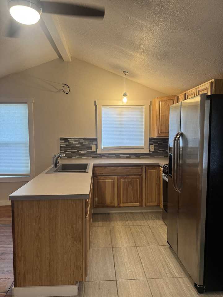 2916 1/2 8th Avenue South - Photo 2 of 13