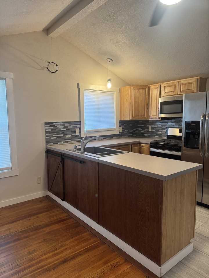 2916 1/2 8th Avenue South - Photo 3 of 13