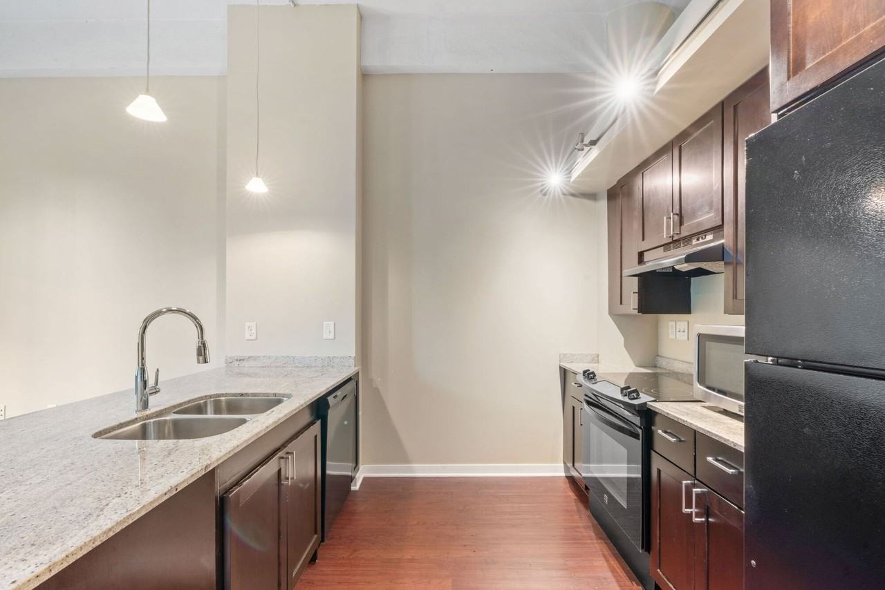 430 Oak Grove - Photo 2 of 36