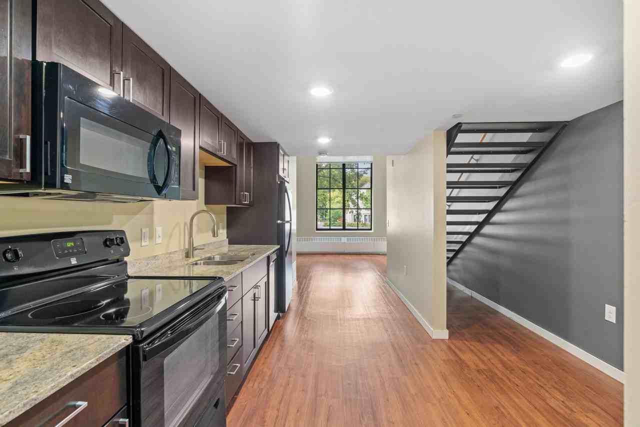 430 Oak Grove - Photo 7 of 36