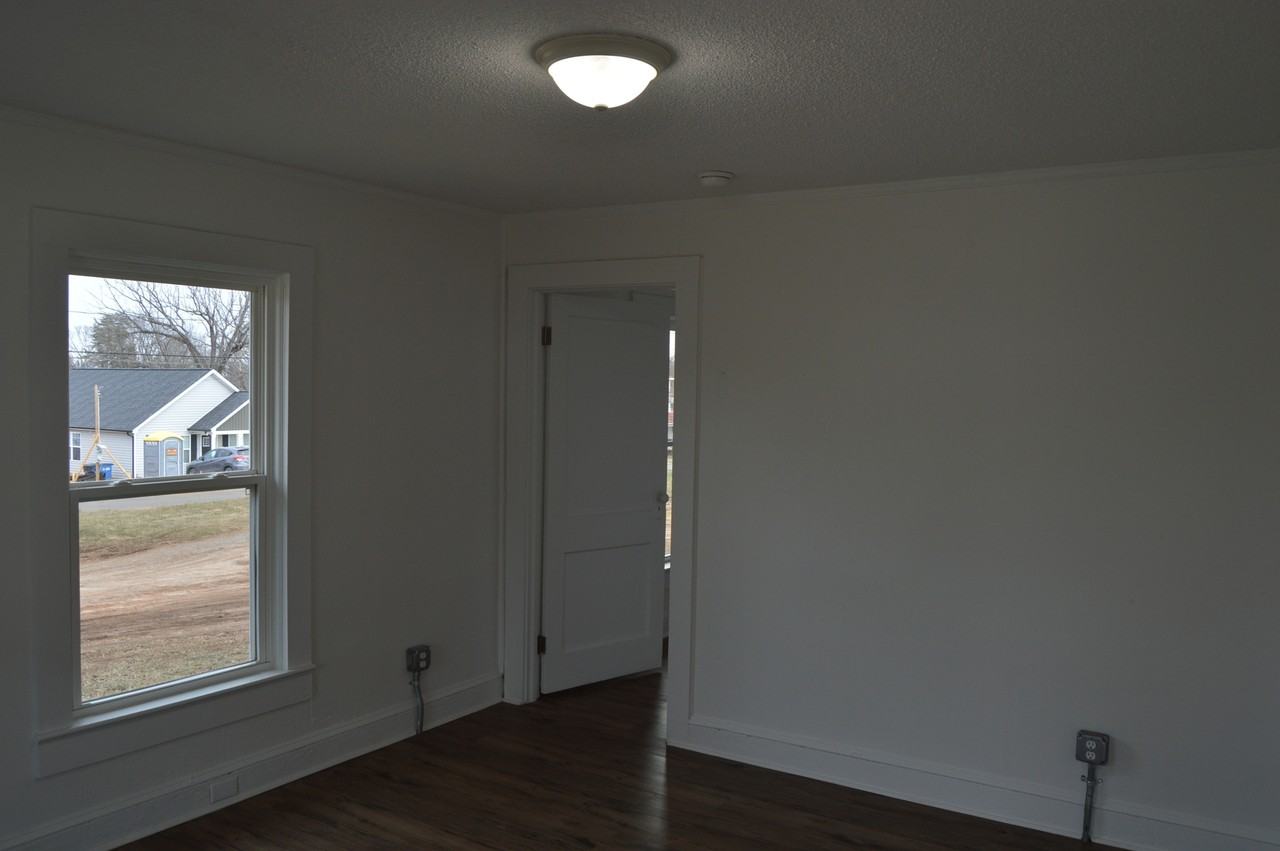 707 South Elm Street - Photo 2 of 10