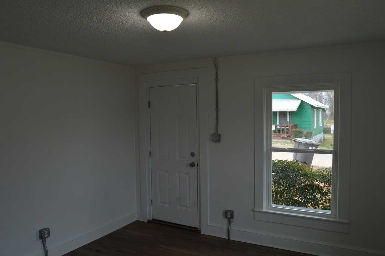 707 South Elm Street - Photo 3 of 10