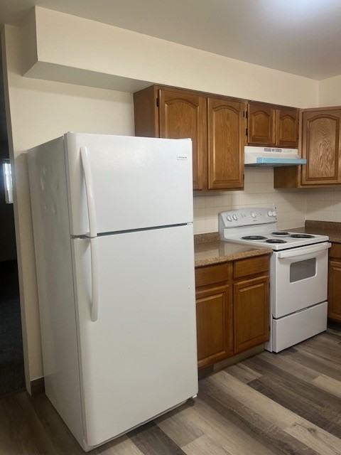 Dayton Manor - Photo 4 of 10