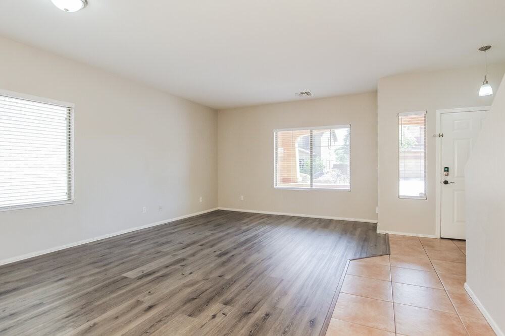 4728 W St Charles Ave - Photo 4 of 17