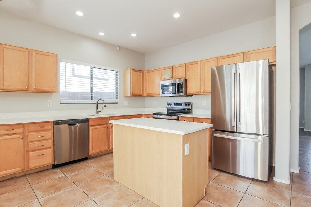 4728 W St Charles Ave - Photo 6 of 17