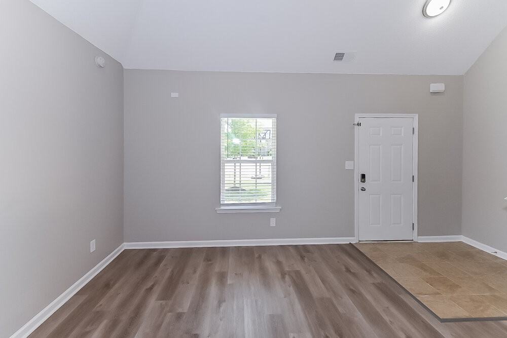 9840 White Poplar Dr - Photo 4 of 17