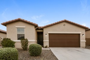 featured image of 906 E Davis Ln