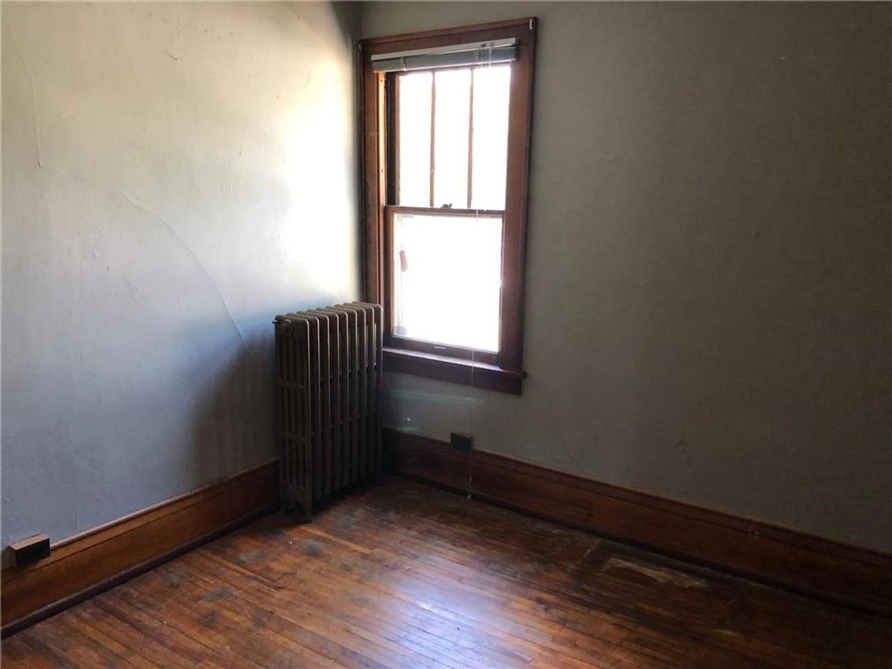 824 Aldine St - Photo 6 of 10