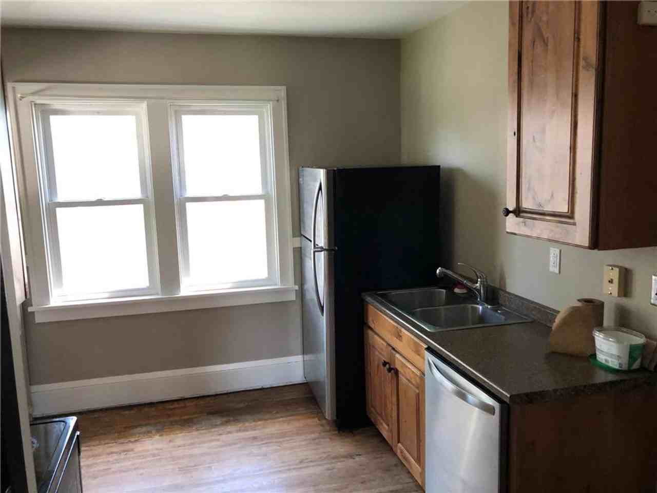 824 Aldine St - Photo 7 of 10