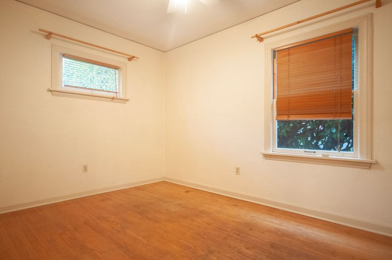 2308 Minor Ave E (112) - Photo 6 of 12