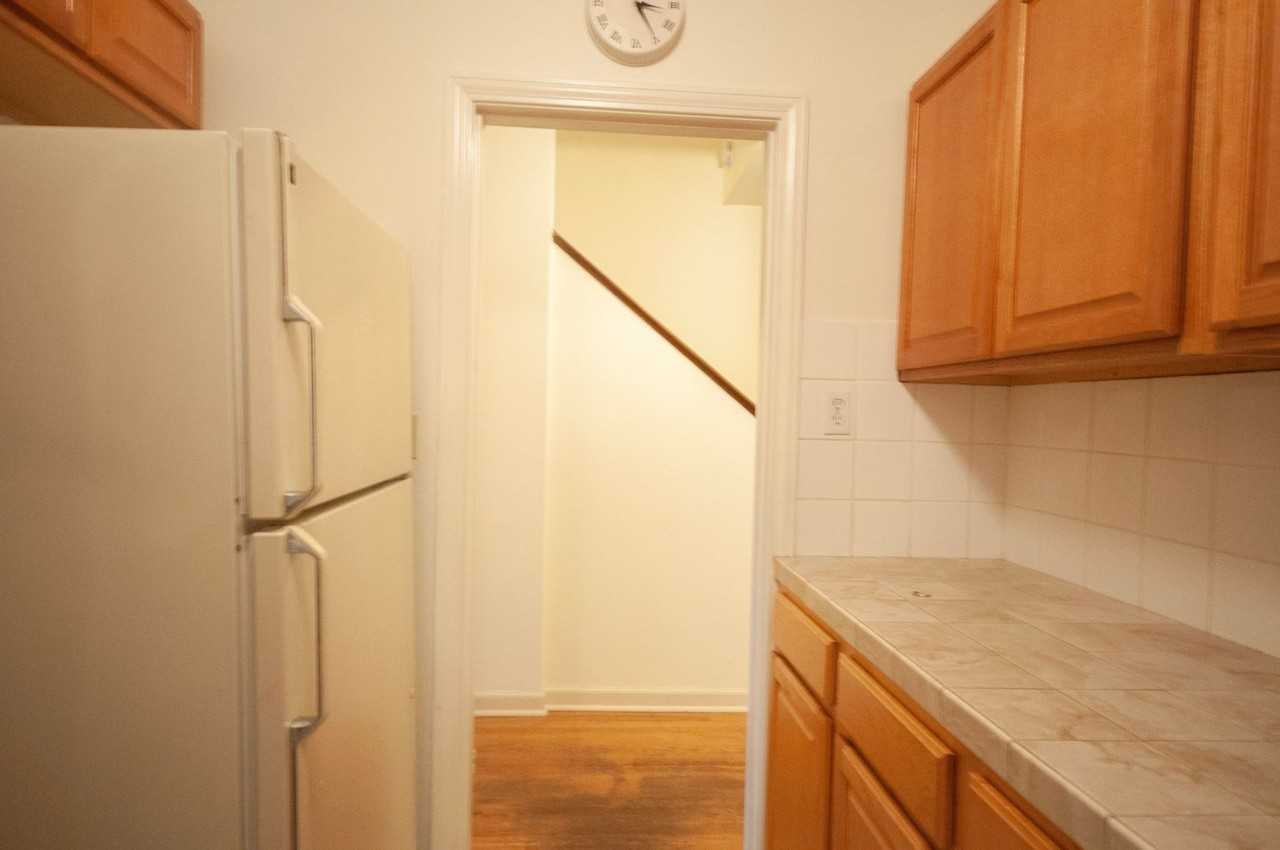2308 Minor Ave E (112) - Photo 7 of 12