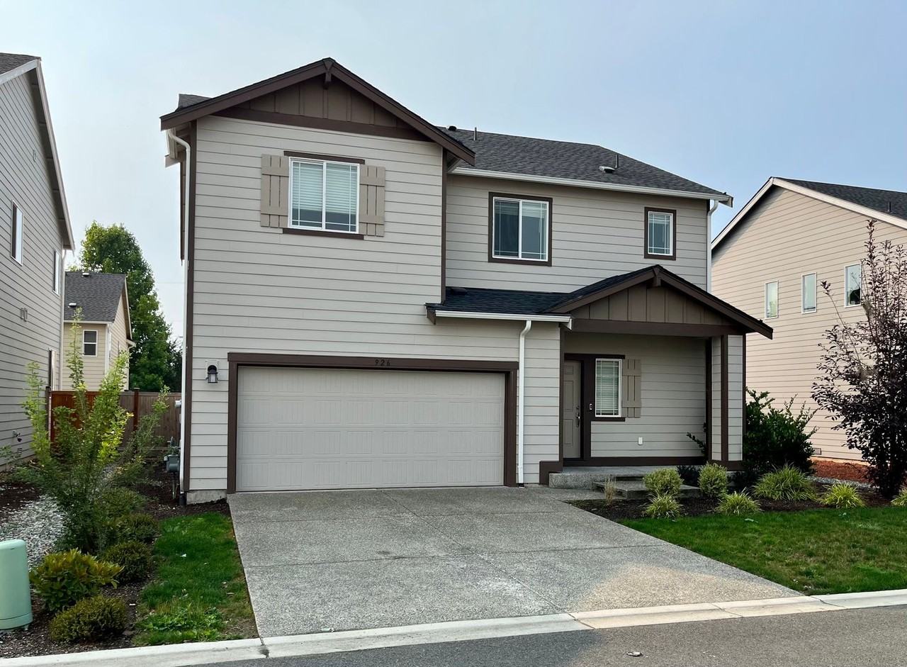 926 Wyndham Pl - Photo 2 of 32