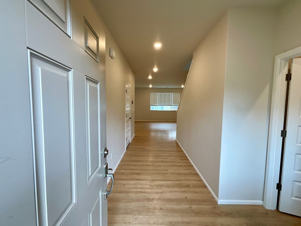 926 Wyndham Pl - Photo 3 of 32