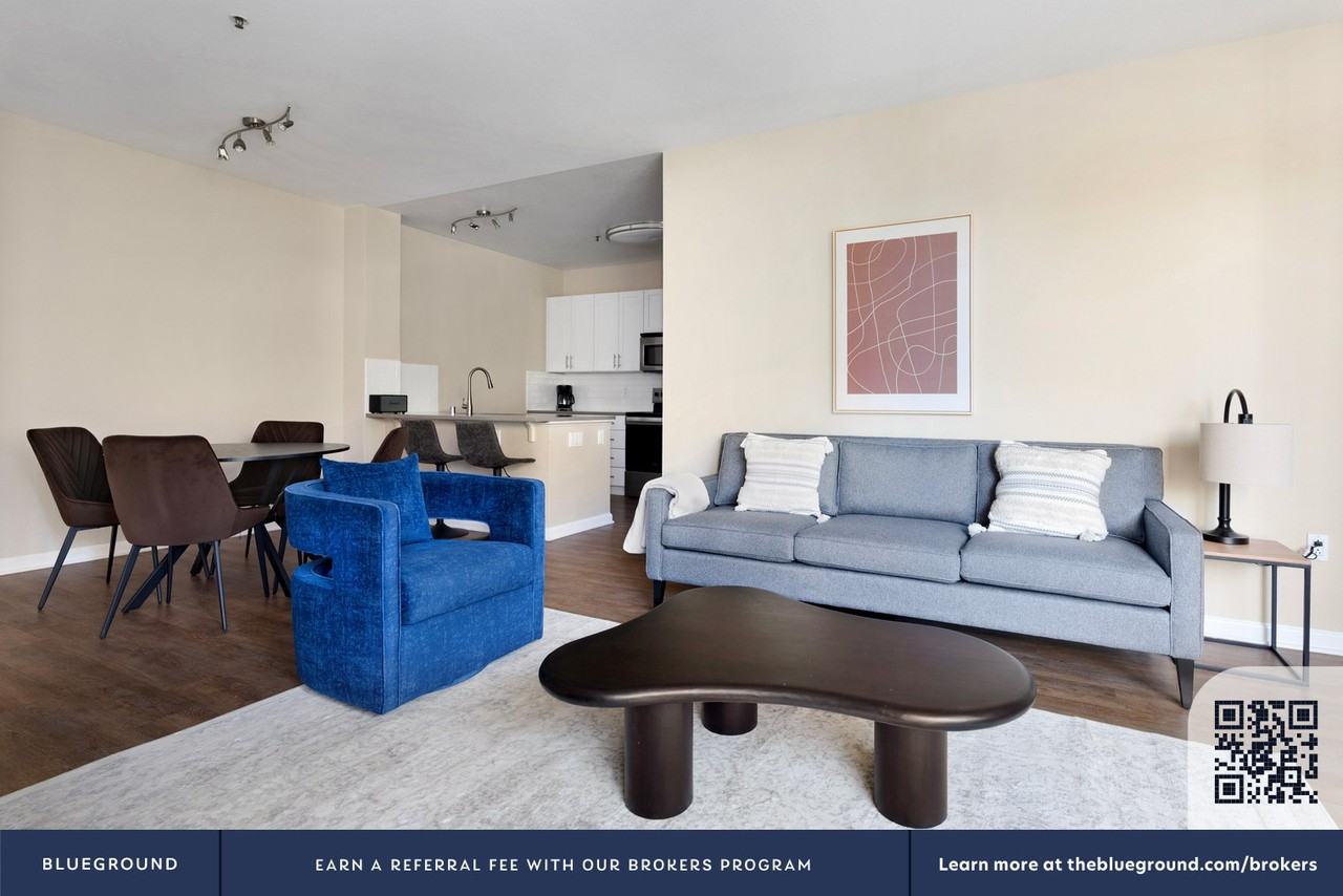 5684 Bay Street - Photo 5 of 43