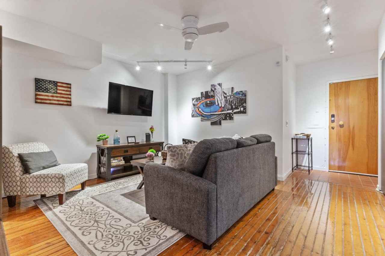 219 Vine St #1289446P - Photo 3 of 20