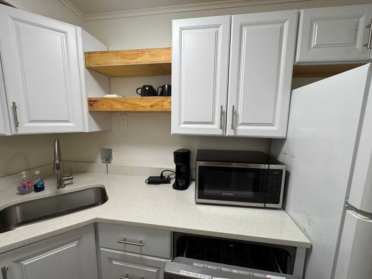 806 S Elm St #1296536P - Photo 4 of 16