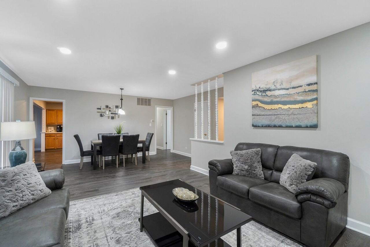 701 E Higgins Rd #1301334P - Photo 2 of 23