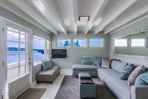 featured image of 2612 Bayside Lane