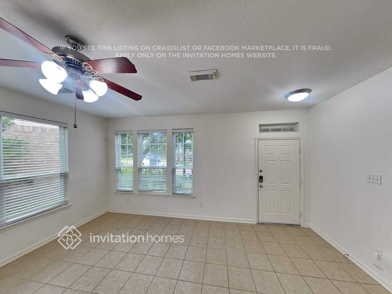 17247 Marquette Point Ln - Photo 4 of 25