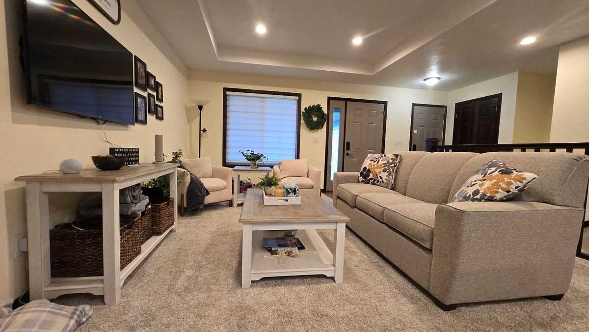 3701 Keokuk Ave - Photo 3 of 12