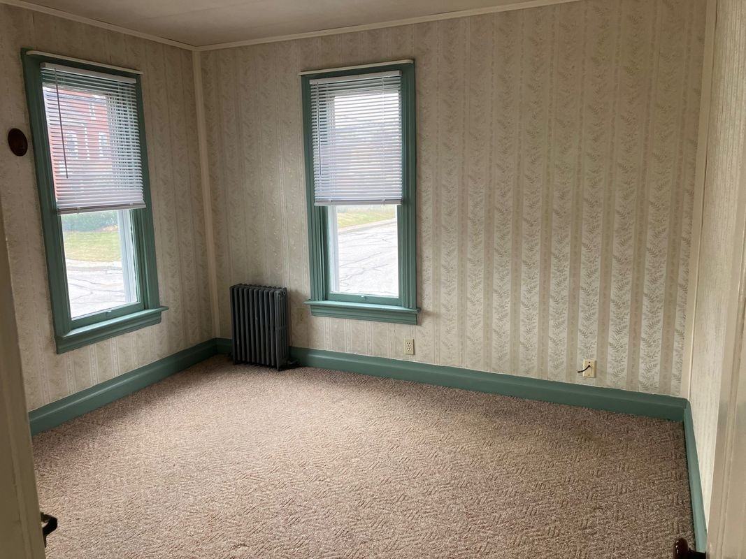 387 Maple Ave - Photo 2 of 7