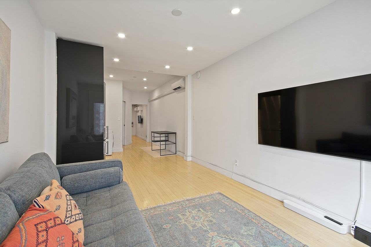 1048 Queen Street West - Photo 3 of 16