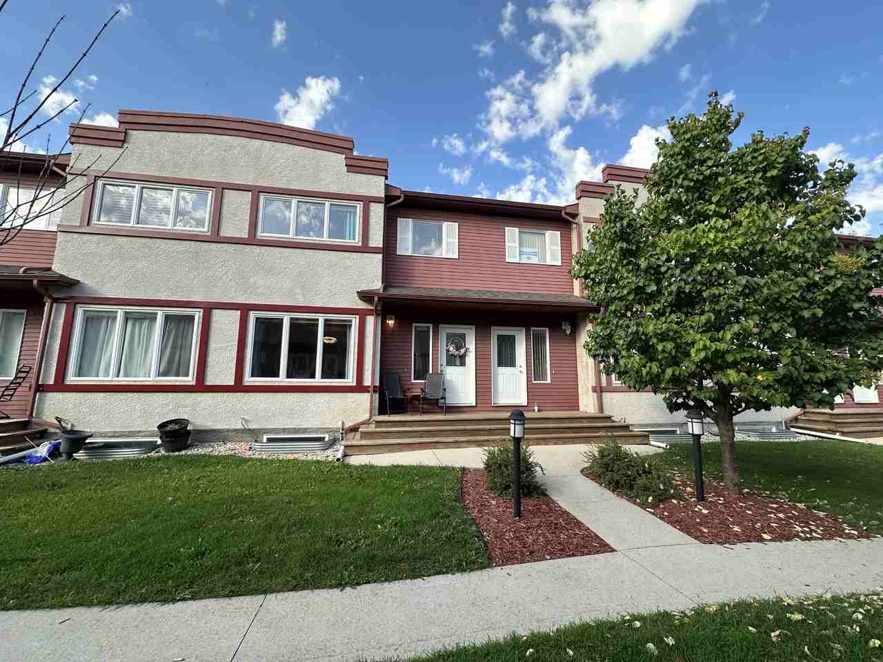 44-1010 Wilkes Avenue - Photo 2 of 31