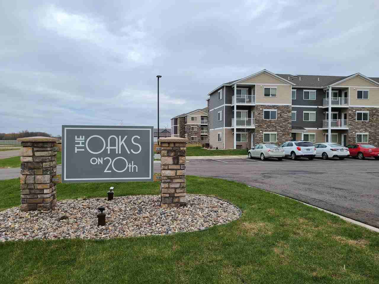 The Oaks on 20th Bldg 2 - Photo 2 of 24