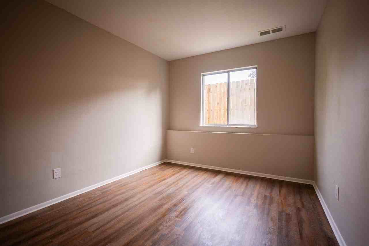 733 E Wilbeth - Photo 6 of 10