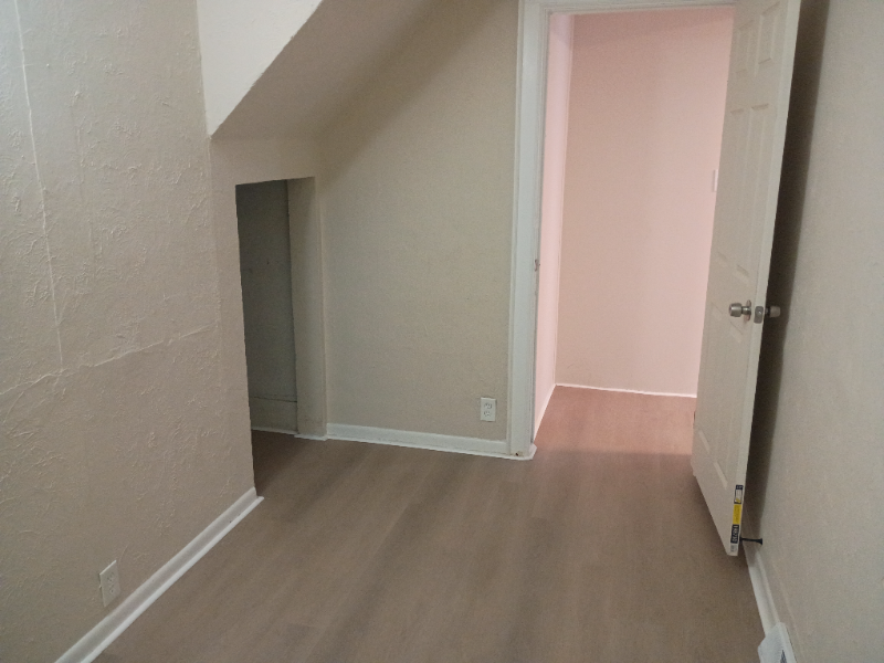 137 Lockwood Ave - Photo 2 of 10