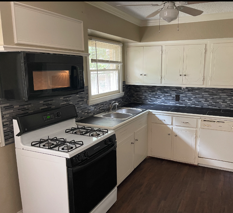 2714 Oates Dr - Photo 7 of 20