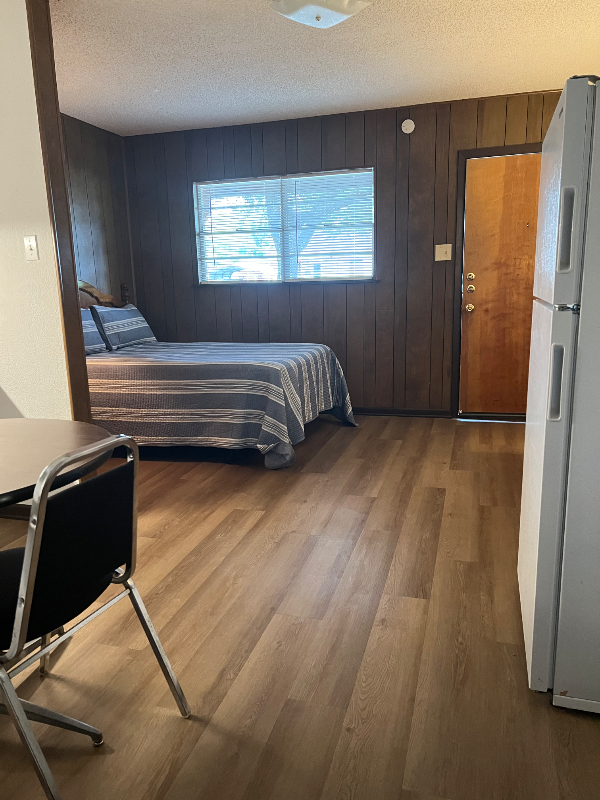 1708 Holloman Dr #4 - Photo 4 of 11