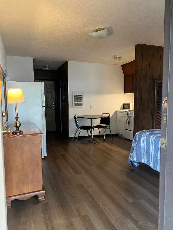 1708 Holloman Dr #4 - Photo 5 of 11