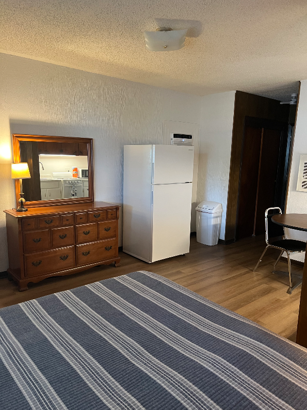 1708 Holloman Dr #4 - Photo 6 of 11