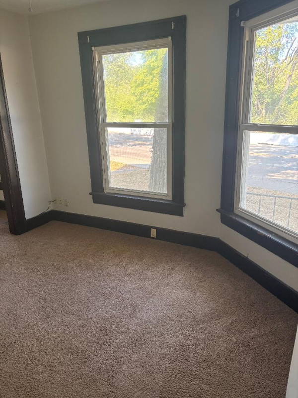 1603 Riverside Dr - Photo 3 of 11