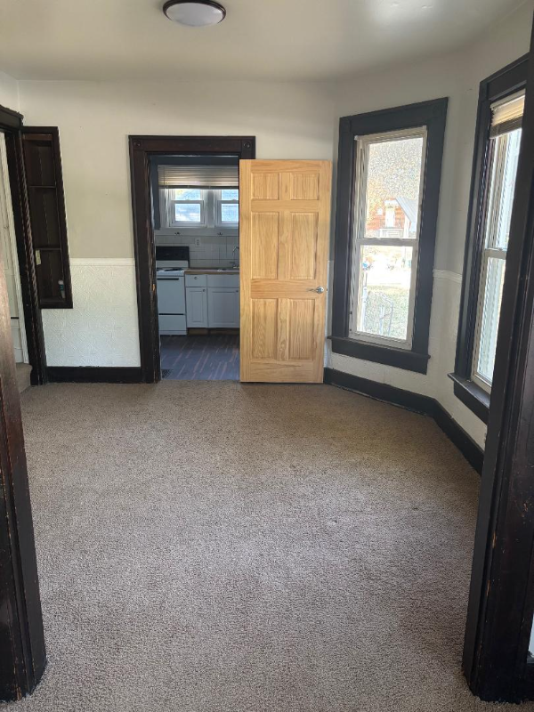 1603 Riverside Dr - Photo 4 of 11