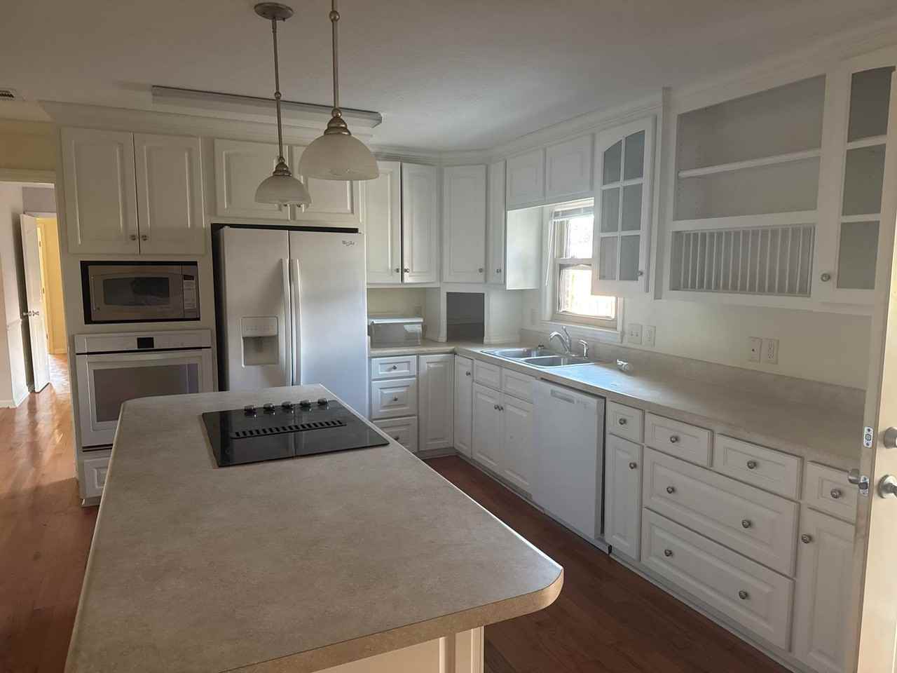 1305 Dominica Dr - Photo 3 of 16